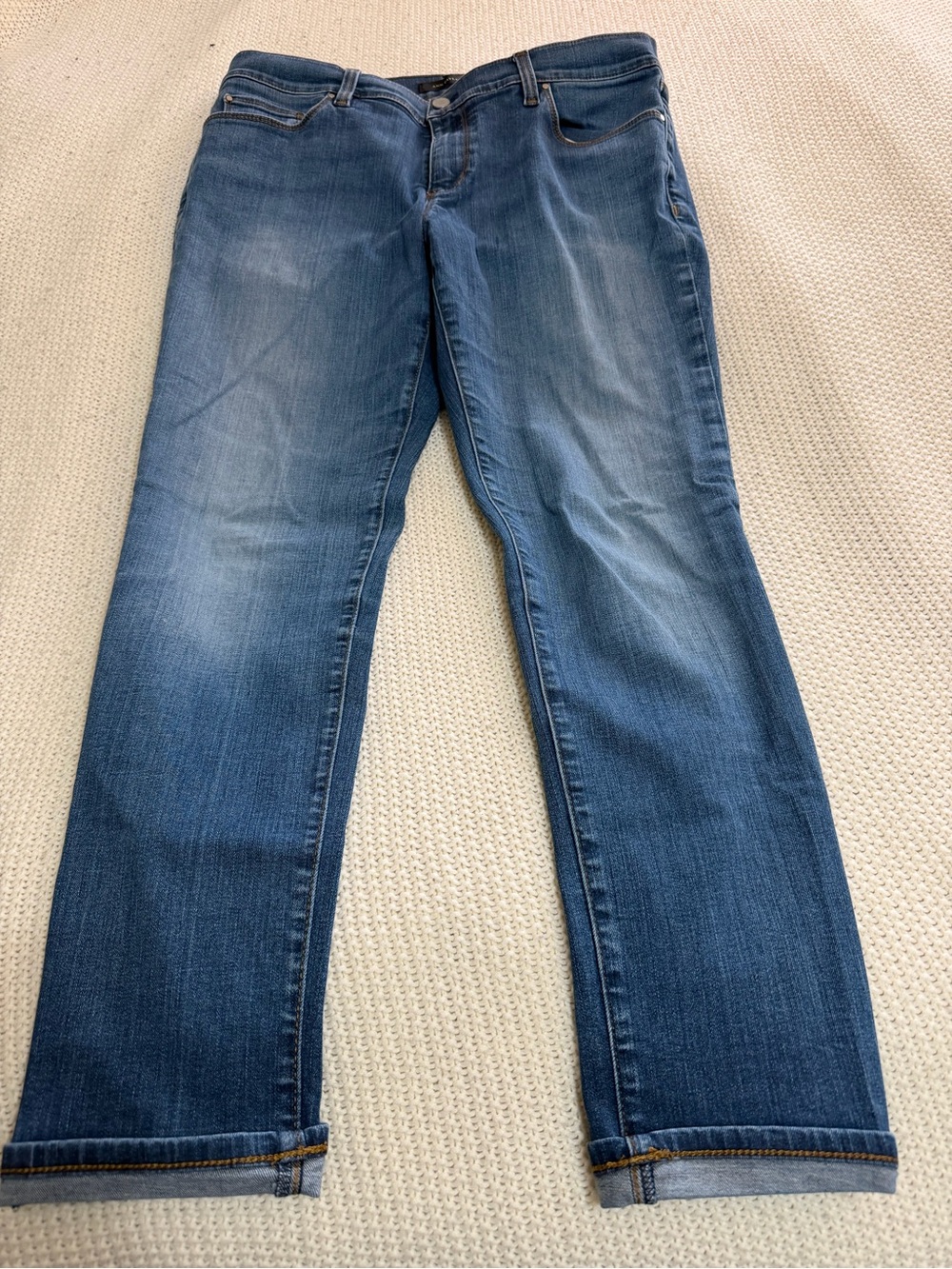 Ann Taylor Women’s Relaxed Slim Straight Leg Jeans (8)